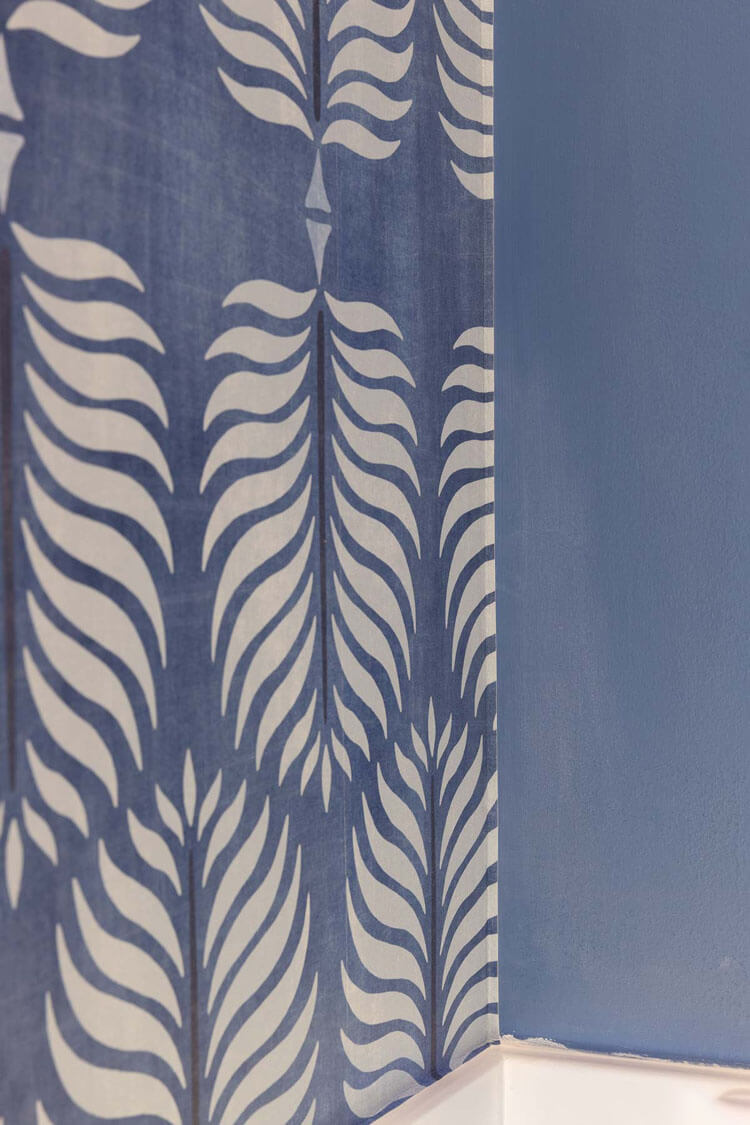 نصب کاغذ دیواری