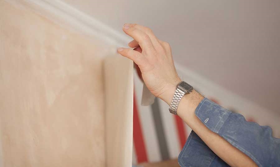 چسباندن کاغذ دیواری 