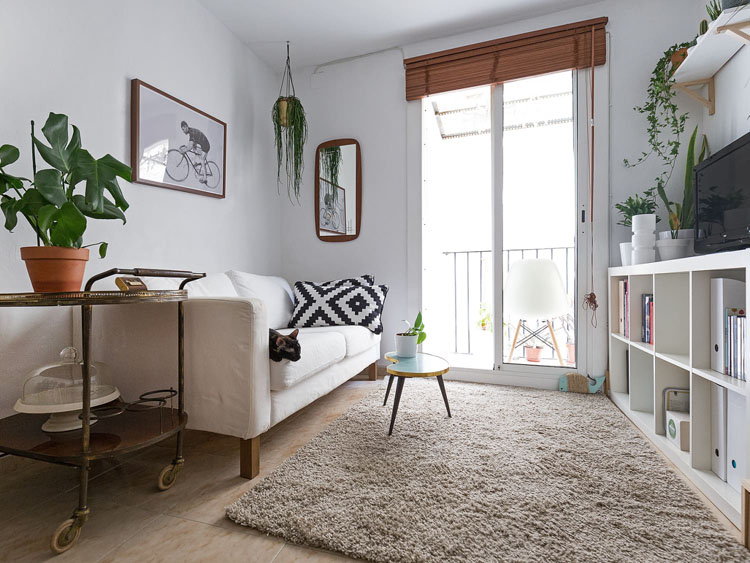 در چیدمان خانه کوچک از فرش‌های کوچک استفاده نکنید