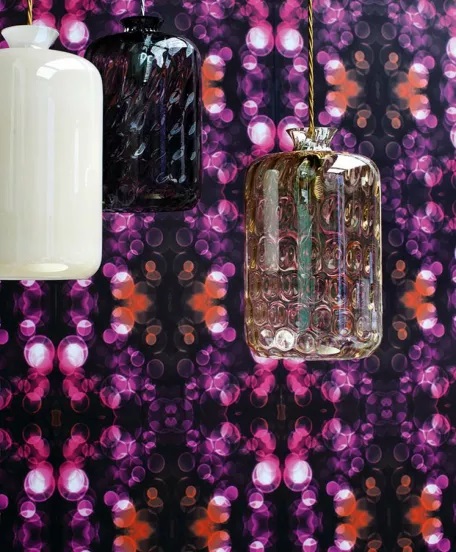 طرح خال خالی روی کاغذ دیواری