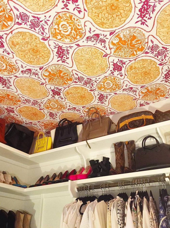 نصب کاغذ دیواری سقف برای اتاق رختکن