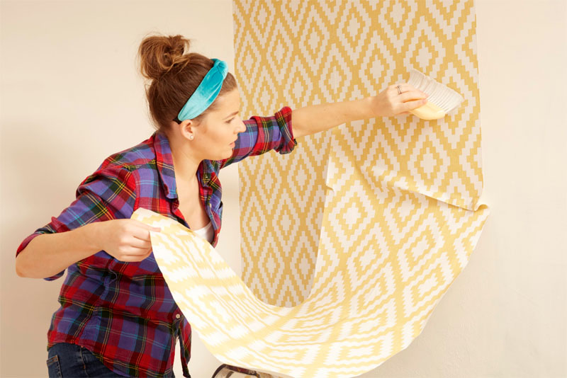 جلوگیری از چین و چروک هنگام نصب کاغذ دیواری