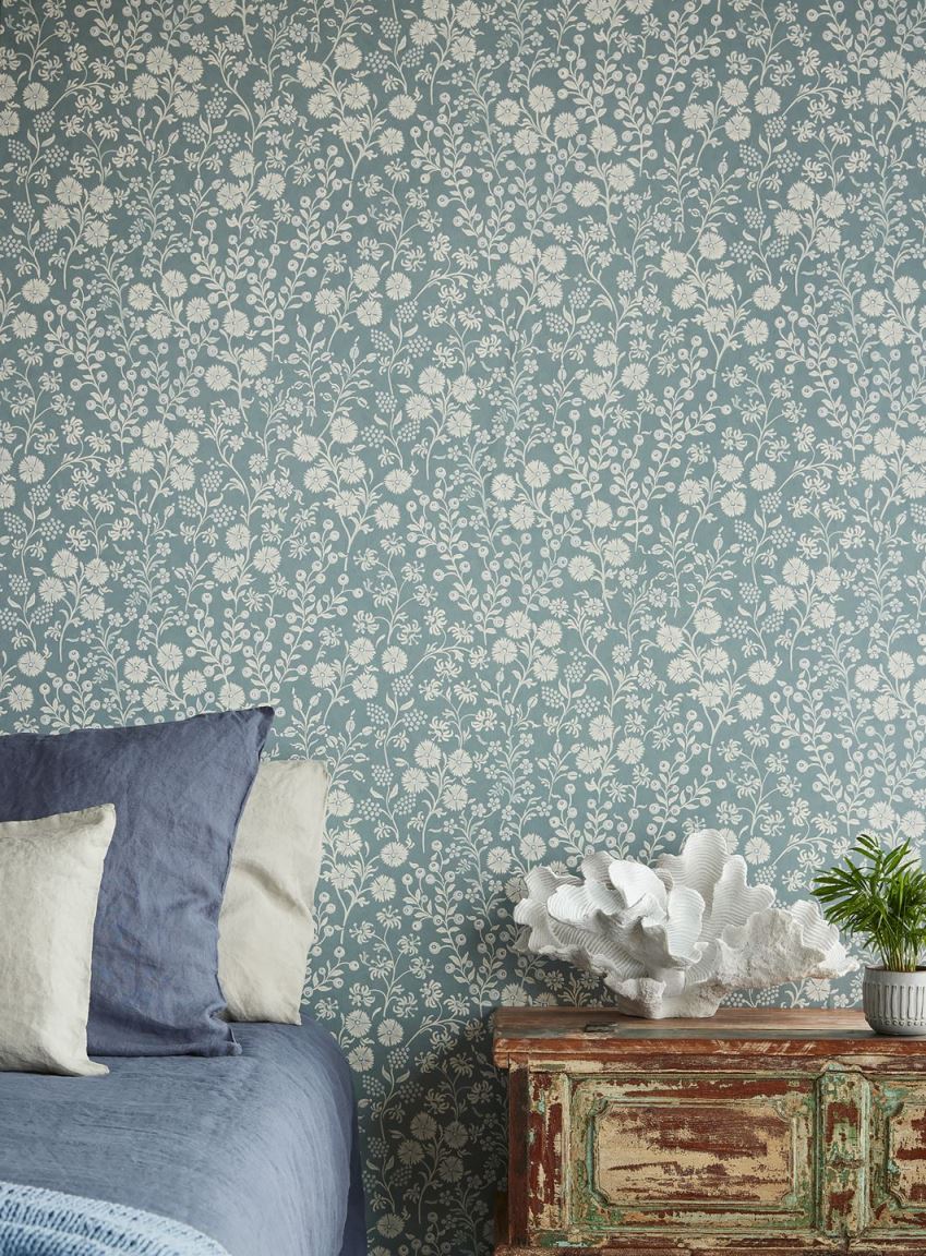 بهسازی خانه با کاغذ دیواری کردن