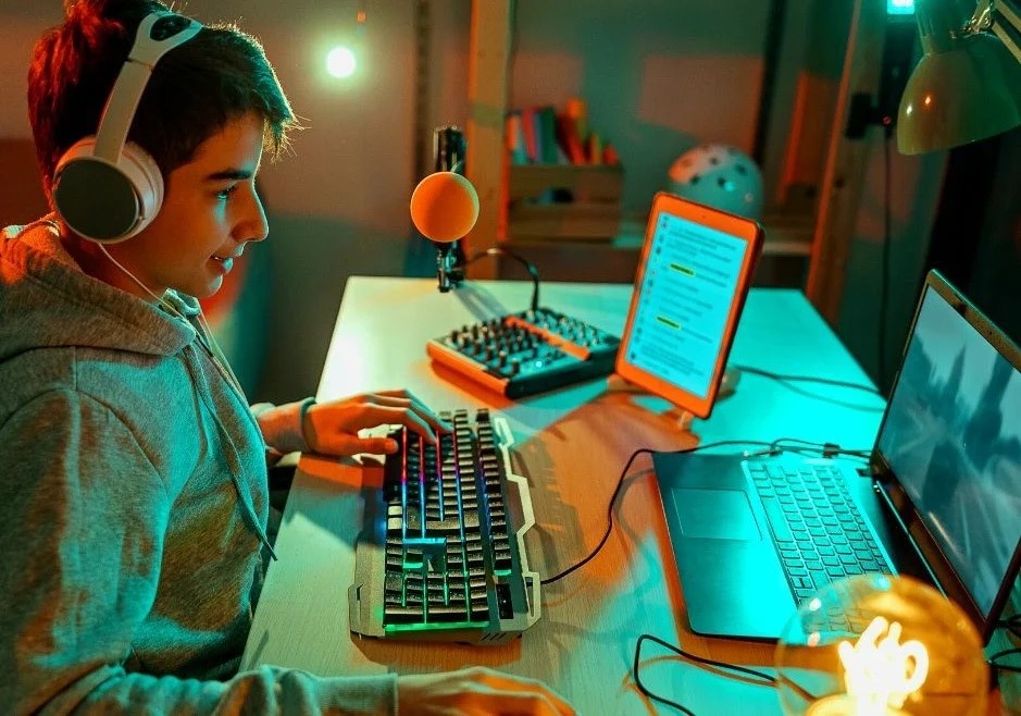 بهترین طرح های کاغذ دیواری اتاق گیمینگ